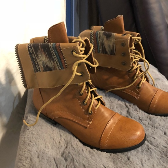 Aztec Design Boots - Picture 3 of 5